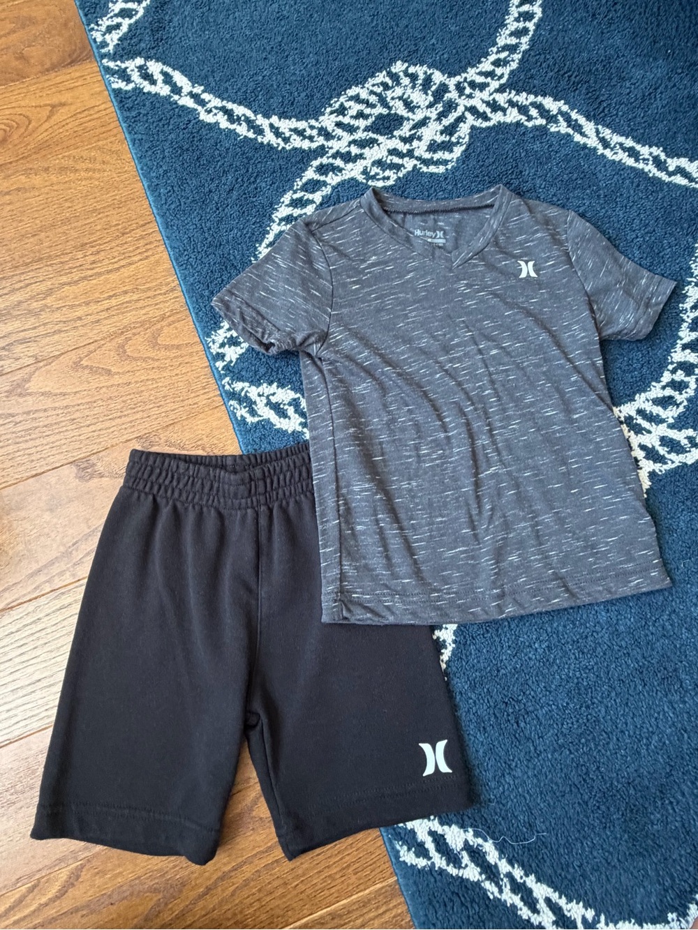 Hurley shirt & shorts outfit